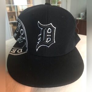Black‎ Detroit Men's Cap XL